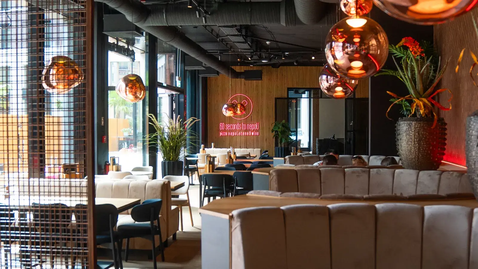Award winning pizza restaurant 60 seconds to napoli